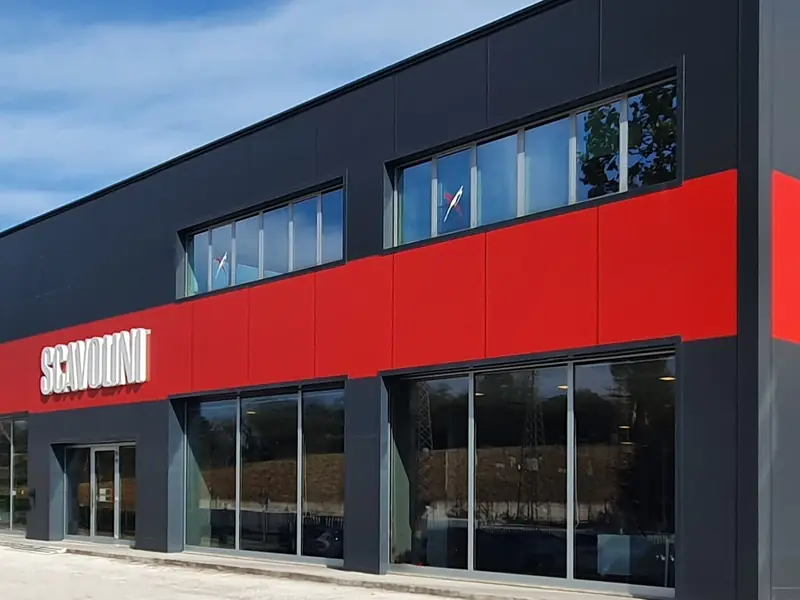 La facciata dello Scavolini Store Ancona, in Via di Pontelungo 87